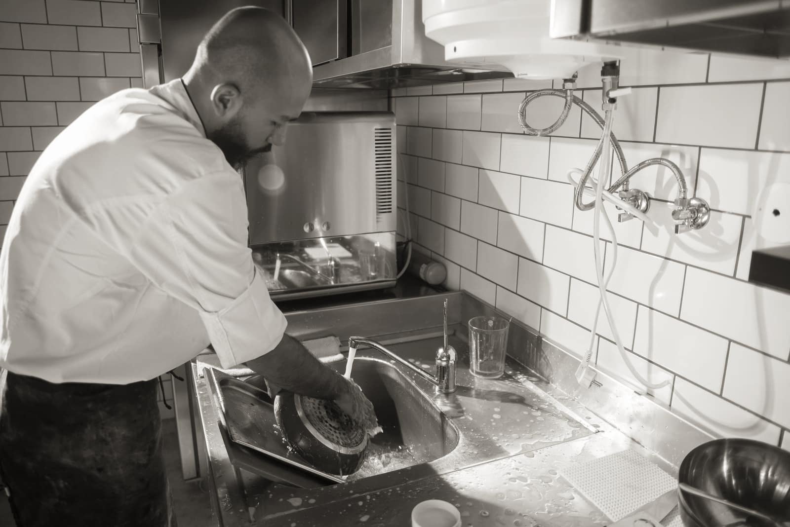 Washing baking trays in a kitchen sink