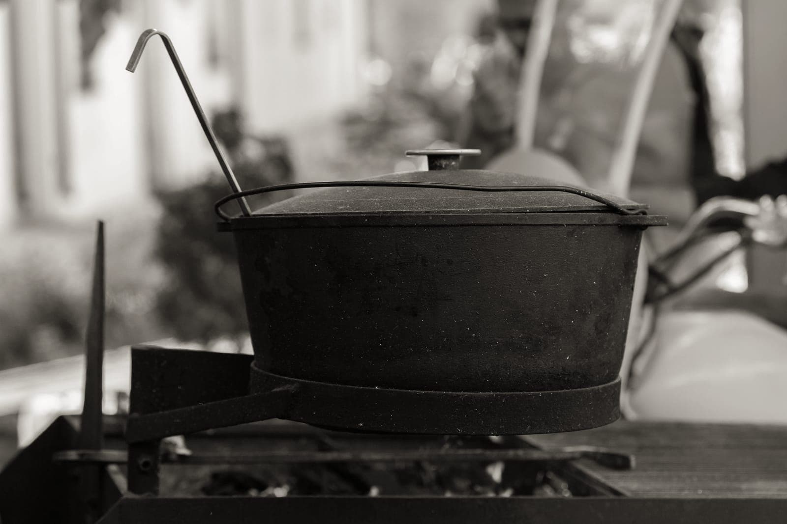 Cleaning an enameled cast iron pot